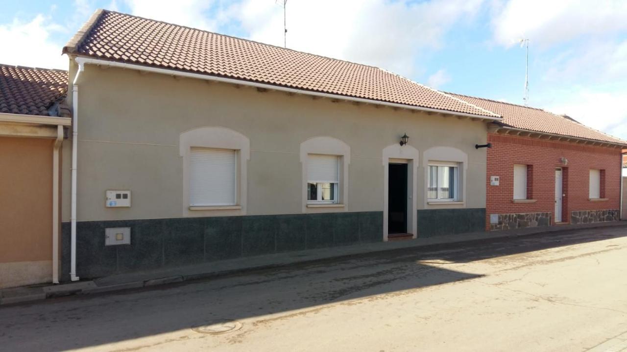 Casa Rural En Tierra De Campos Aguilar de Campos Exterior photo